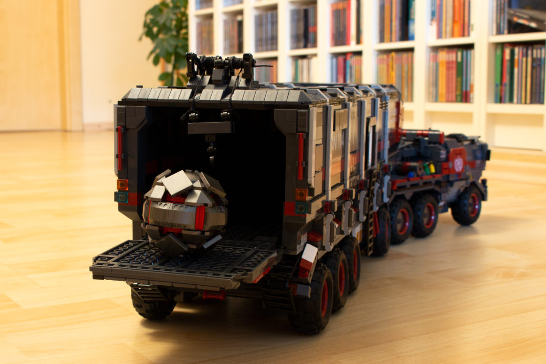 Der Cargo Truck mit dem zu transportierenden Zündkern