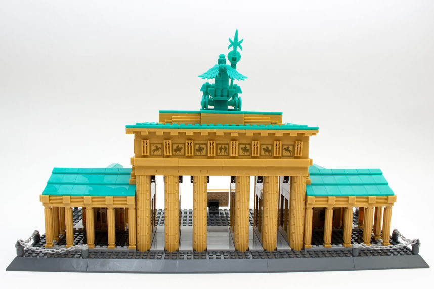 Das fertige Brandenburger Tor von Wange von hinten
