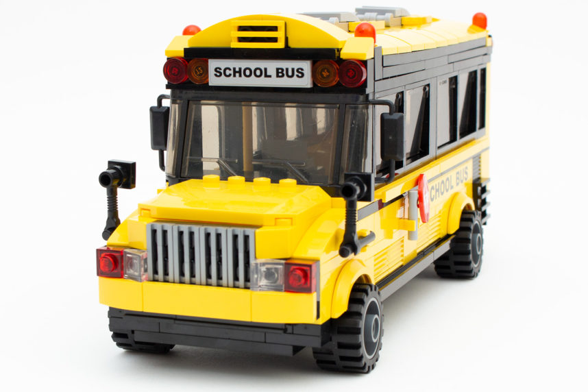 Wirkt auch von vorne massiv: Der Schulbus von Qman
