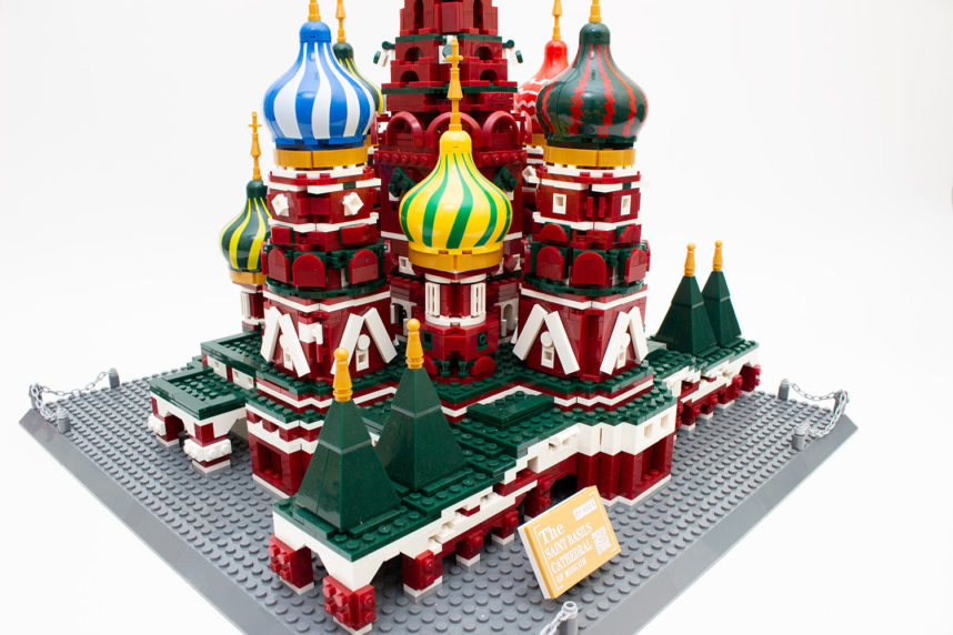 Das Modell der Basilius-Kathedrale glänzt mit vielen kleinen Details