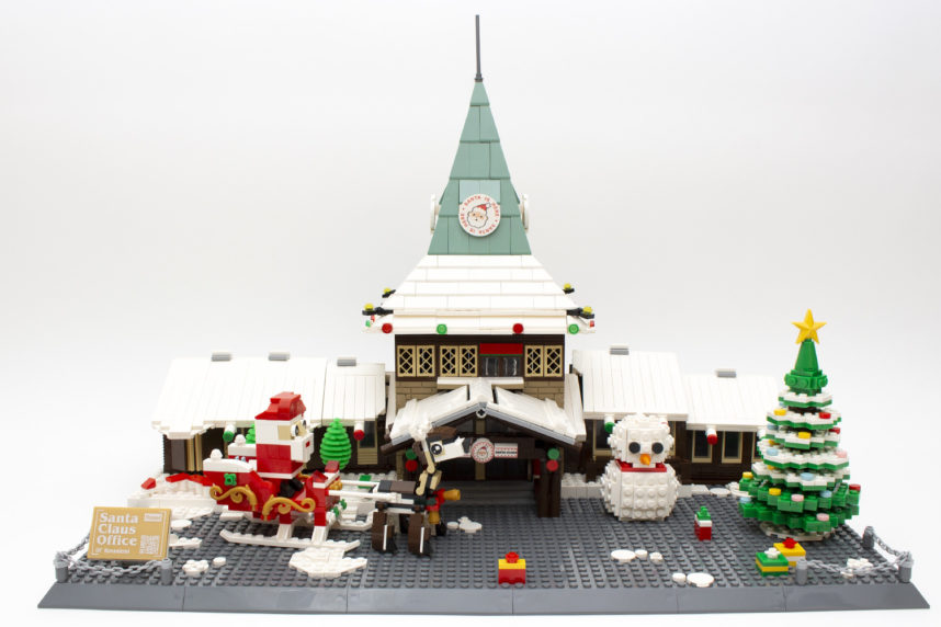 Das fertige Santa Claus Office samt Figuren und Weihnachtsbaum