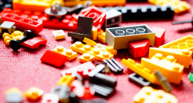 Bausteinecke will gegen geschützte Teile von Lego vorgehen