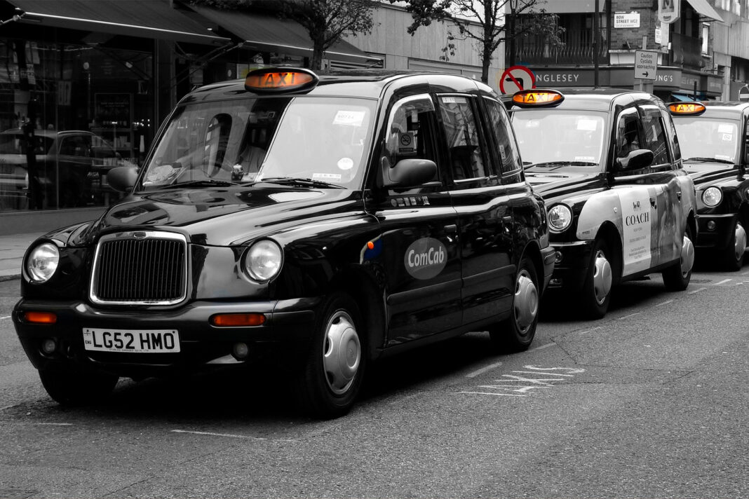 Das typische Londoner Taxi (© Tommes64 / Pixabay.com)