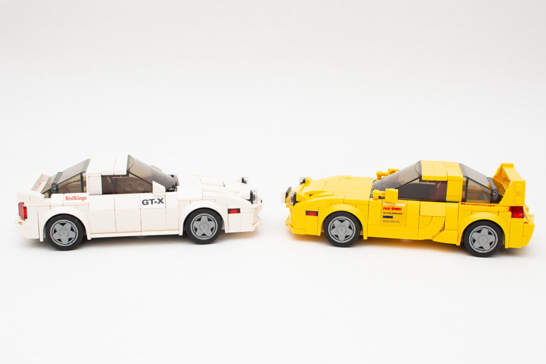 Der fertige RX-7 FC3S (links) und der fertige RX-7 FD3S (rechts)