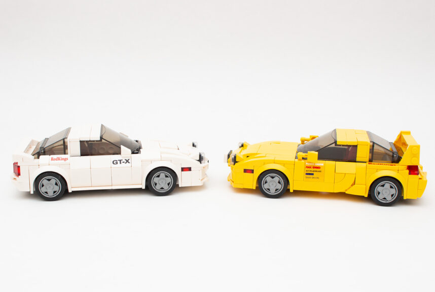 Der fertige RX-7 FC3S (links) und der fertige RX-7 FD3S (rechts)