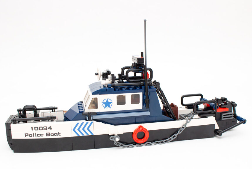 Das Polizeiboot von Mould King ist bereit für seinen ersten Einsatz